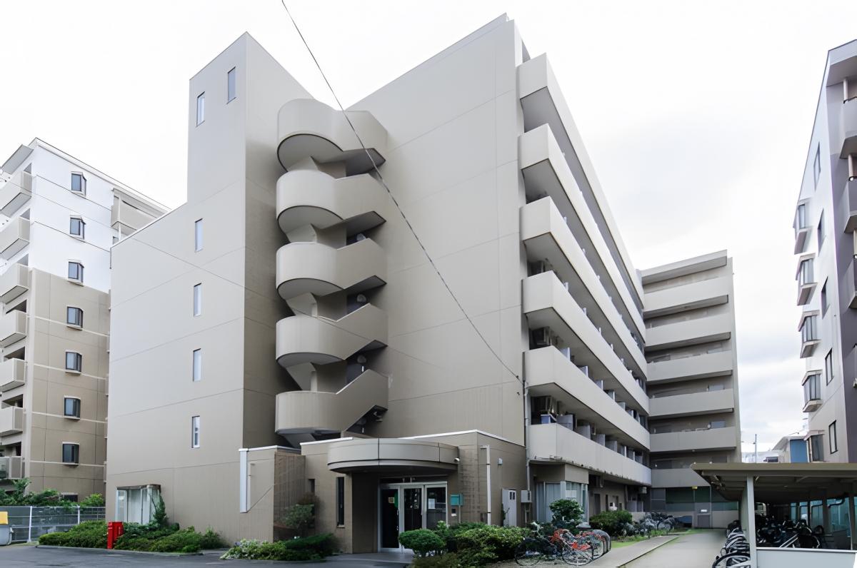 ドーミー上杉の建物外観。