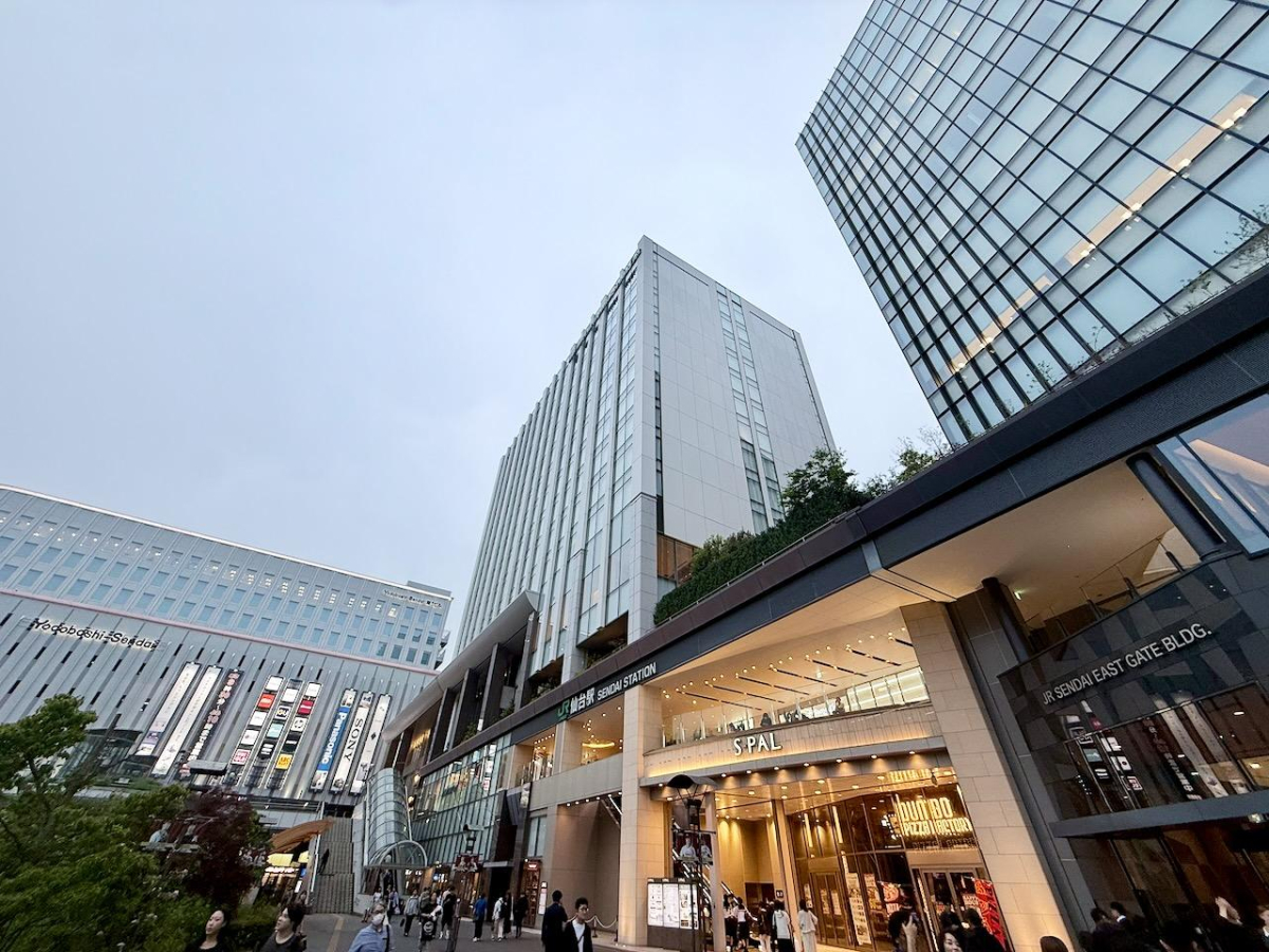 仙台駅東口とヨドバシカメラ。