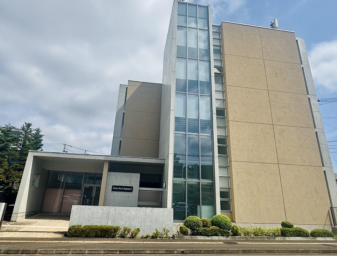 ドーミーあすと長町の建物外観。