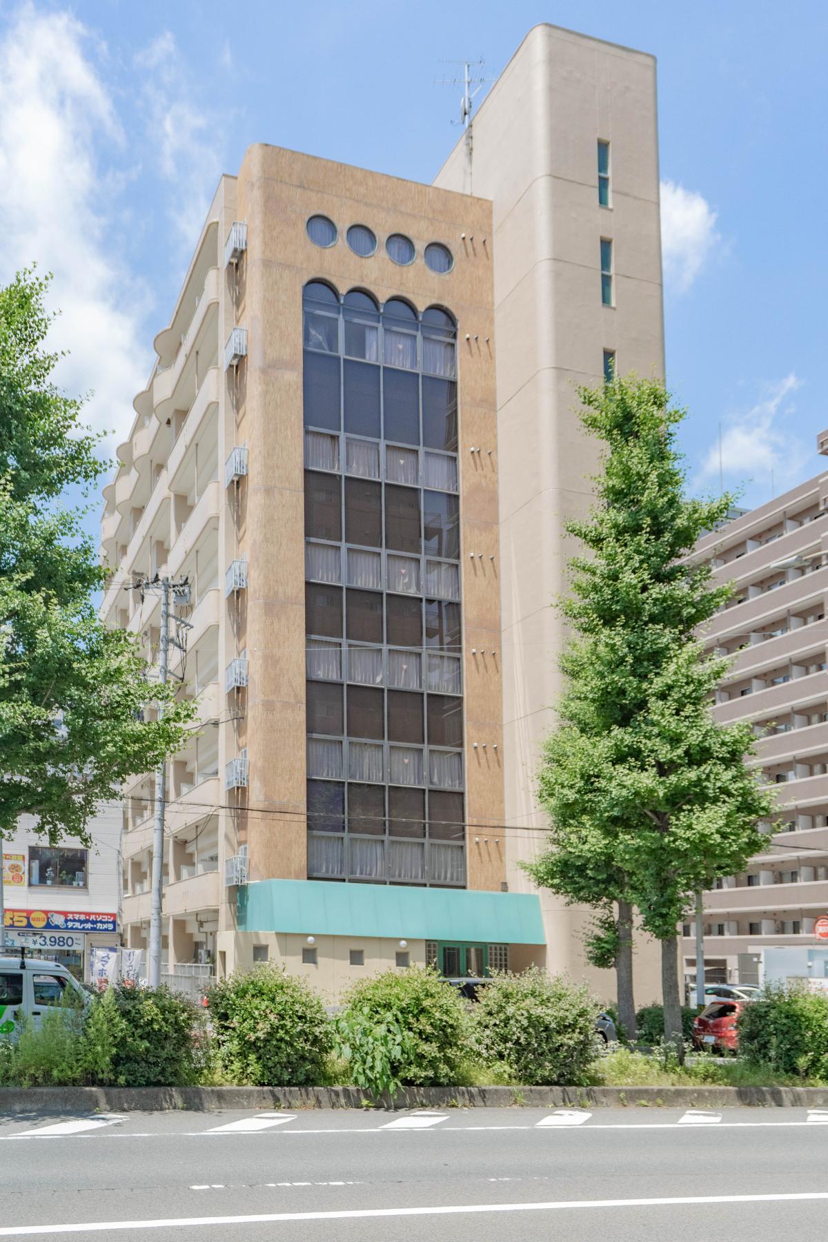 ドーミー仙台東口2の建物外観。