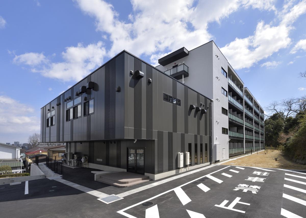 ドーミー仙台川内Hillsの建物外観。