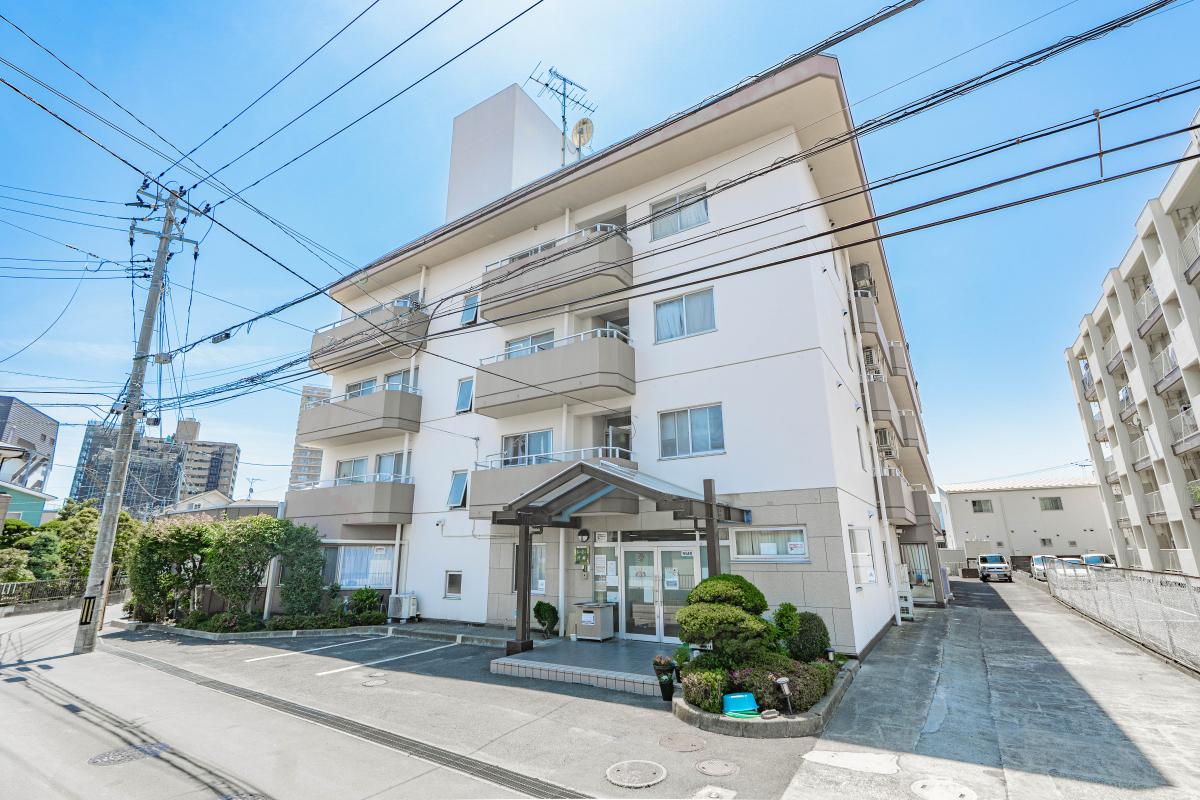 ドーミー高砂の建物外観。