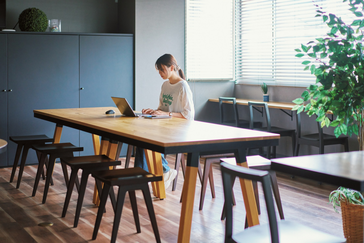 部屋で集中できないときは、ダイニングで気分を変えて勉強します。