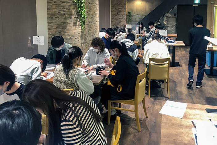 先輩寮生によるサポート会の様子