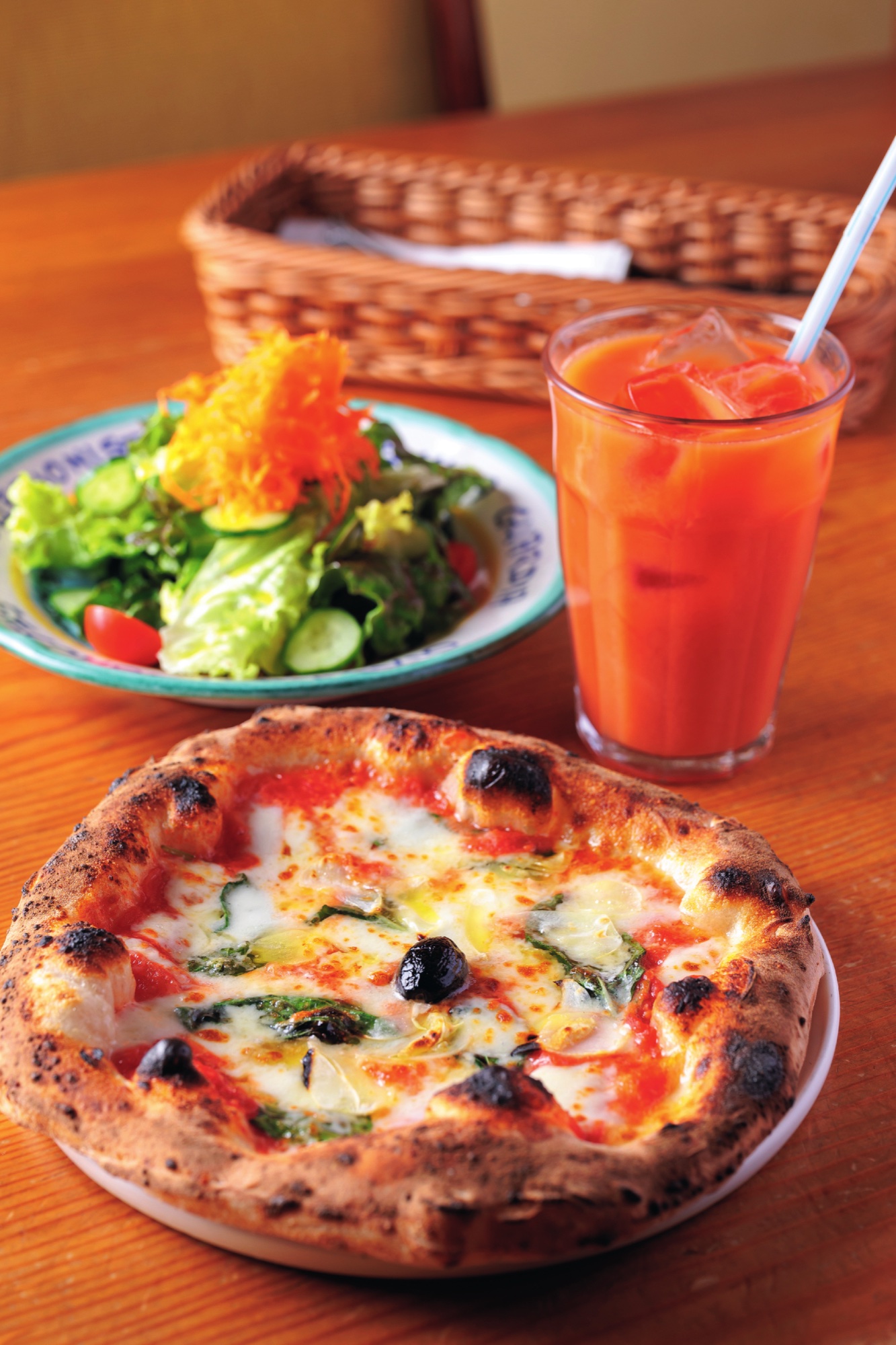 PIZZERIA BUENOSの看板メニュー「ディエゴ・マルゲリータ」の昼のセット