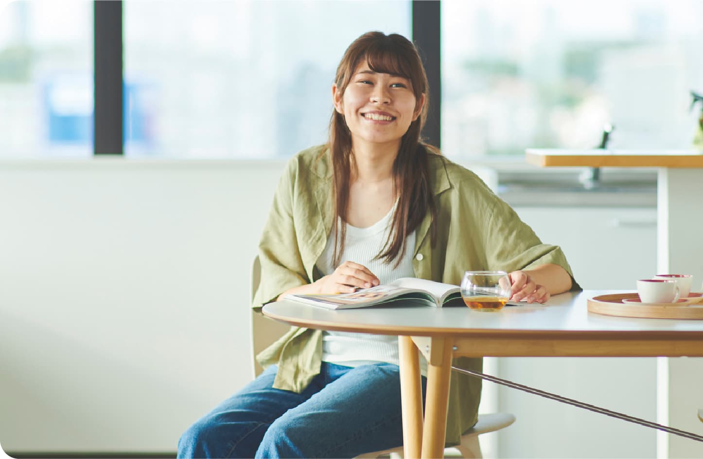 学生寮でくつろぐ学生