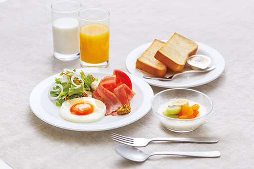 ファッションカレッジ桜丘 学生寮の朝食例（洋食）