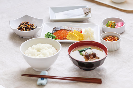新潟日建工科専門学校 学生寮(学生会館ドーミー)の朝食例（和食）